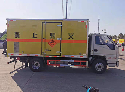 北关爆破器材运输车